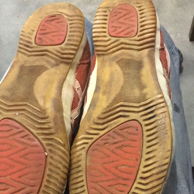 70s-80s Rare Onitsuka Tiger (Category: Sneakers) located in Singapore. Submitted by mswrjhdn (Listing ID 74362498, Image 3). Description: .