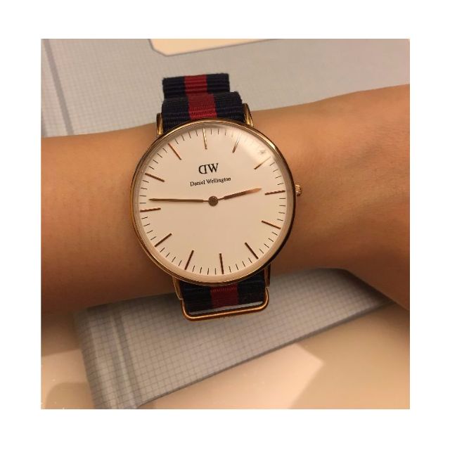 Daniel wellington hot sale red watch