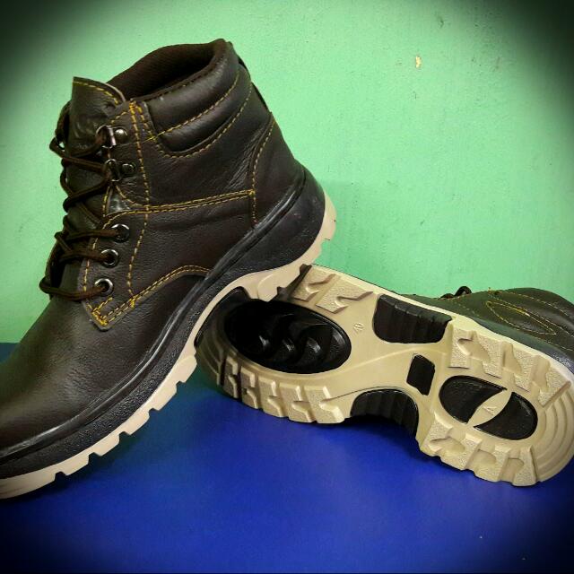Sepatu Boots Pria Sepatu Kickers Bahan Ujung Besi Asli Kulit 100 Ban Sol Karet Mentah Pilihan Olshop Fashion Olshop Pria Di Carousell