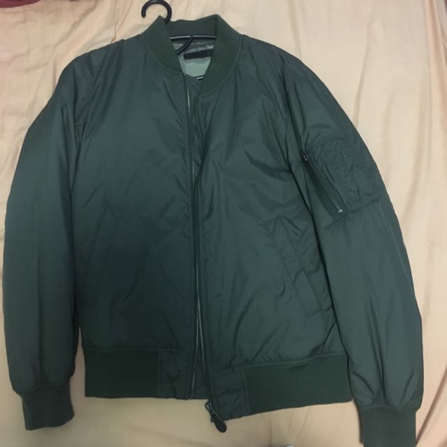 Uniqlo Bomber Jacket, Men's Fashion, Tops & Sets, Hoodies on Carousell