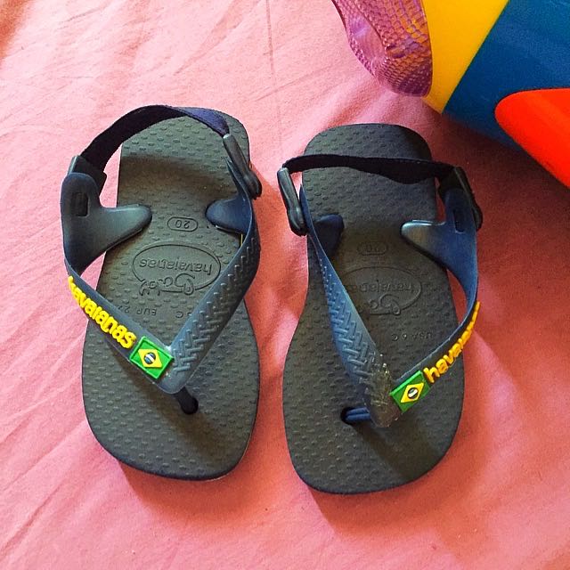 Havaianas Toddlers Navy Blue Slippers (Category: Babies & Kids Fashion) located in Manila. Submitted by anavi_ (Listing ID 74697393, Image 1). Description: .