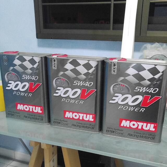Motul 5w40 300V Engine Oil, Car Accessories on Carousell