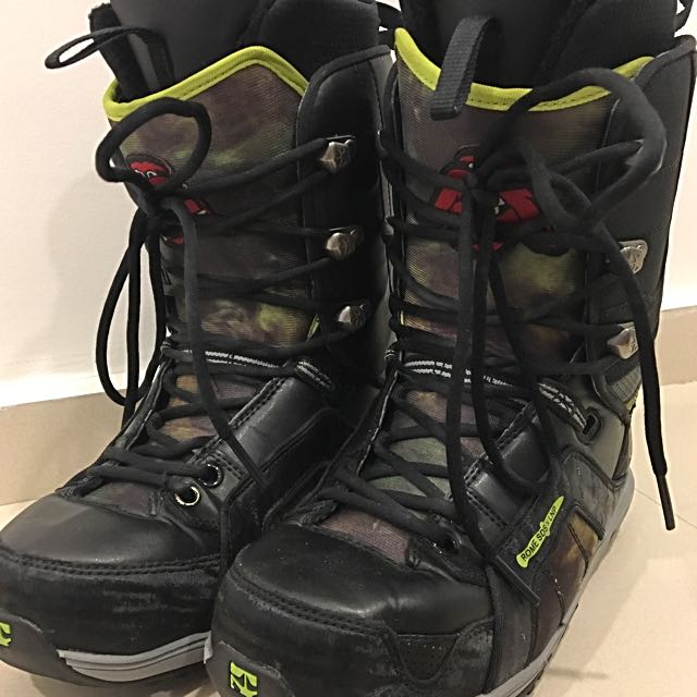 mens snowboard boots 10