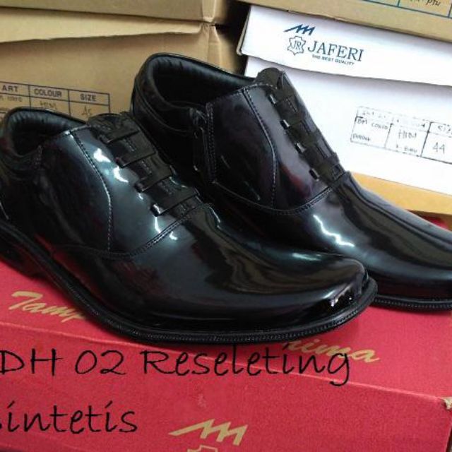 Size 44 45 Sepatu Pdh Kilap Pendek Kulit Sintetis Kilap Untuk Kerja Dinas Ke Kantor Cocok Untuk Jatah Tni Polri Security Dan Instansi Pemerintah Olshop Fashion Olshop Pria Di Carousell