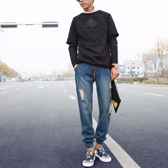 Streets Fashion Stylish Korean Ragged Bundle Feet Jeans With Tears