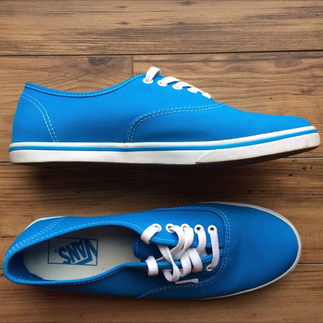 Vans (Category: Shoes) located in Vancouver. Submitted by janamusilk (Listing ID 74665263, Image 2). Description: .