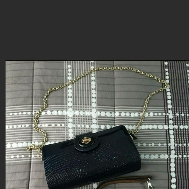 Blue Shoulder Bag (Category: Shoulder Bags) located in Manila. Submitted by belle0607 (Listing ID 74898114, Image 1). Description: .