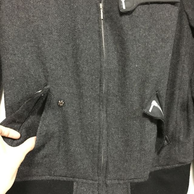 Jacket (Category: Hoodies) located in Singapore. Submitted by bananally (Listing ID 75076649, Image 2). Description: .