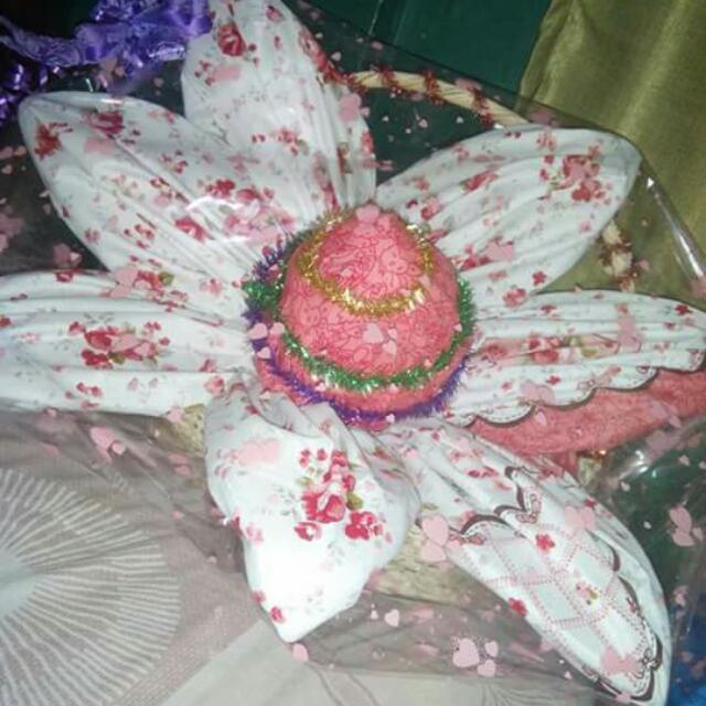 Jasa Hias Hantaran Sample 1 Sprei 2 Sprei 3 Kerudung 4 Desain Kerajinan Tangan Karya Seni Di Carousell