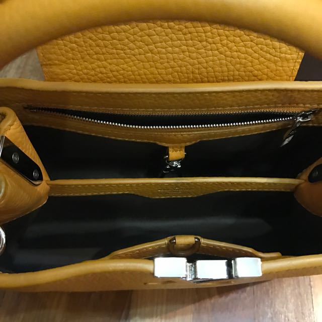Capucines glitter handbag Louis Vuitton Gold in Glitter - 31471933
