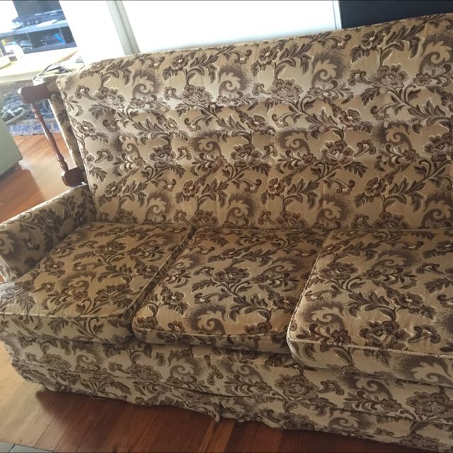 Old Style Couch Home Furniture Furniture On Carousell