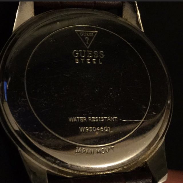 Guess 復古手錶 （分類：手錶）位於 Hong Kong。 由 dedicated_ 提交（商品編號 75205721，圖片 2）。簡介： 日本機芯 月 週 日 顯示 Crocodile pattern strap。