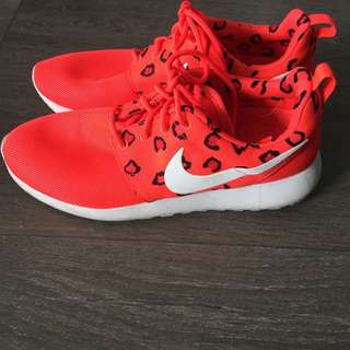 Nike Roshe Size 7