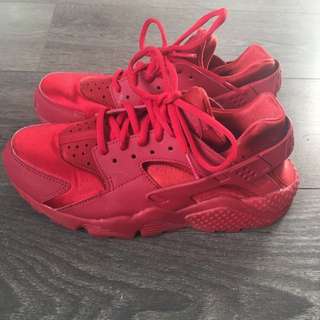 Nike Hurraches Size 8