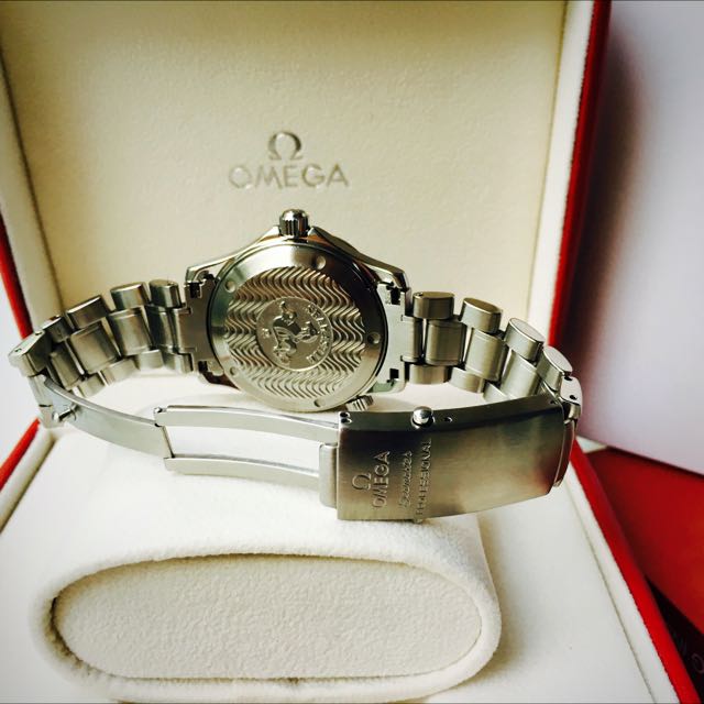 Omega Seamaster Automatic 300M James Bond wave black dial (MidSize