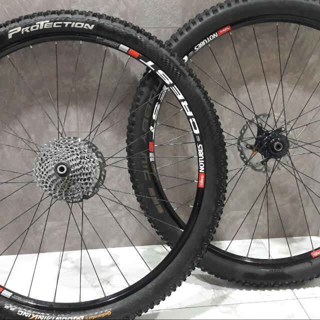 ZTR Crest 29er Hope Pro2 Evo Black hubs, Sports Equipment, Bicycles