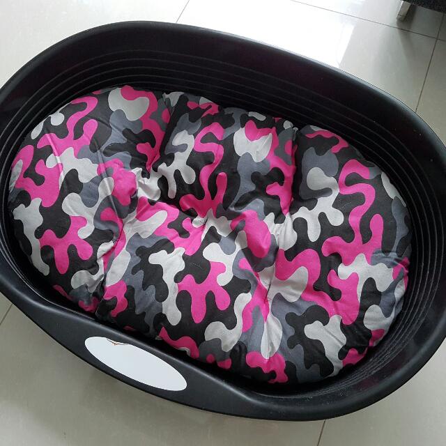 Pink camo top dog bed
