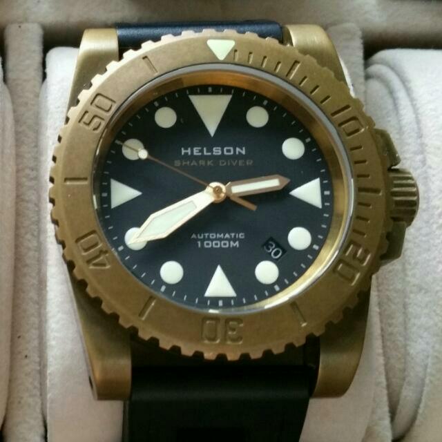 helson shark diver