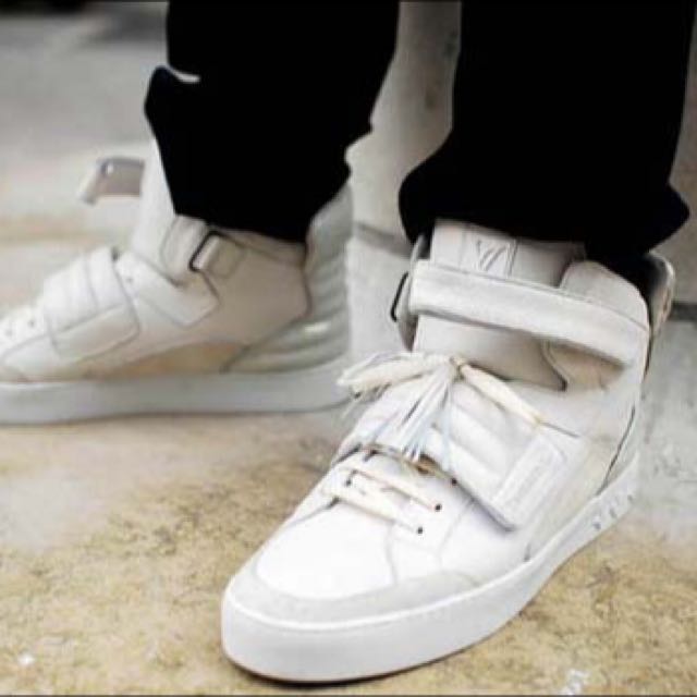 Louis Vuitton X Kanye West White Jaspers, Men's Fashion, Footwear, Dress  Shoes on Carousell