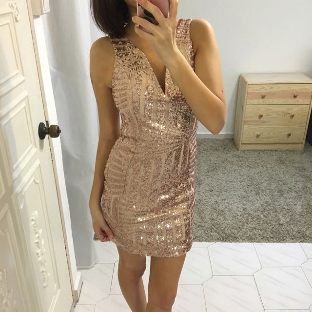 Pink Nude Rose Gold Sequins Dress Bodycon New Years Eve Nye Party Dress Christmas V Neck Bodycon Size Small Uk8 Women s Fashion Dresses Sets Dresses on Carousell