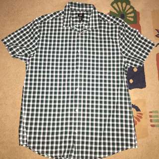 H&M Short Sleeves Shirt L Size Green Color