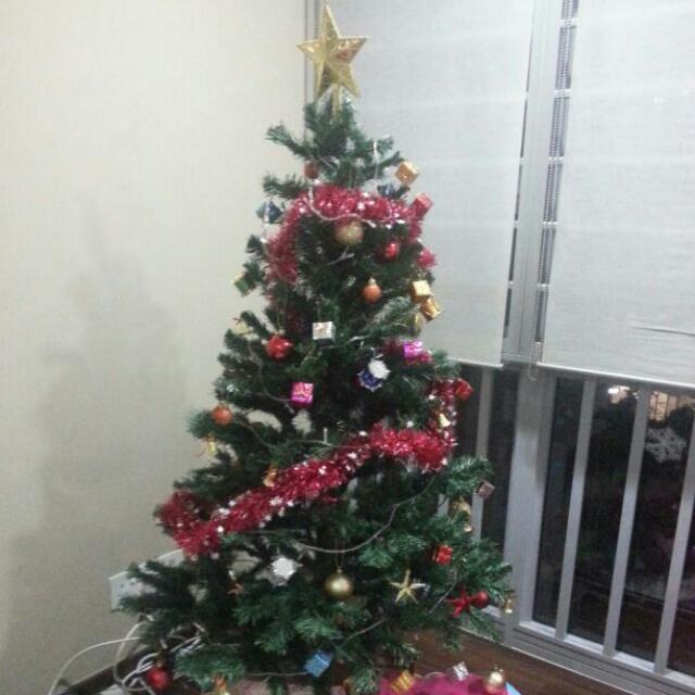 (Reserved) 5 Feet Christmas Tree With Ornaments, Furniture & Home