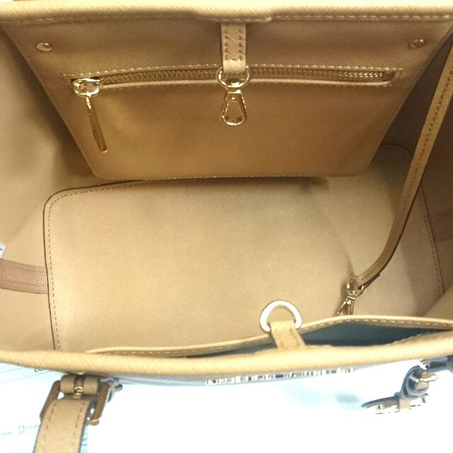 Reduced Price 200 Authentic Michael Kors Bag Women s Fashion Bags Wallets Cross body Bags on Carousell