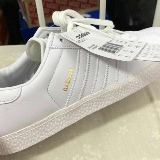 adidas gazelle triple white