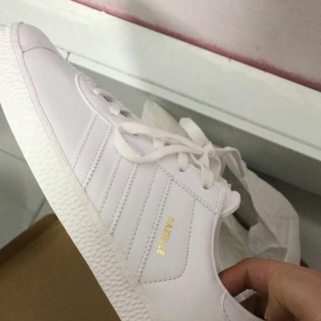 adidas gazelle triple white