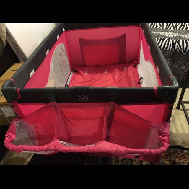 Cot (Category: Cots & Cribs) located in Singapore. Submitted by iphone6guy (Listing ID 76141992, Image 2). Description: .