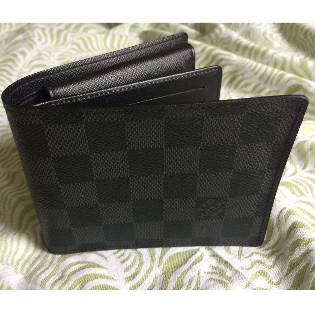 Brand New Authentic Louis Vuitton Marco Wallet in Damier Graphite (Price  reduced!), Luxury, Bags & Wallets on Carousell