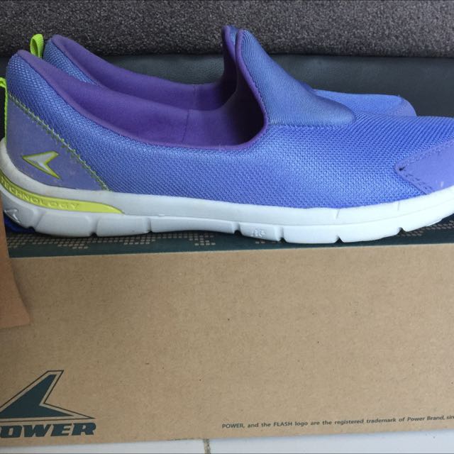 bata women running shoes