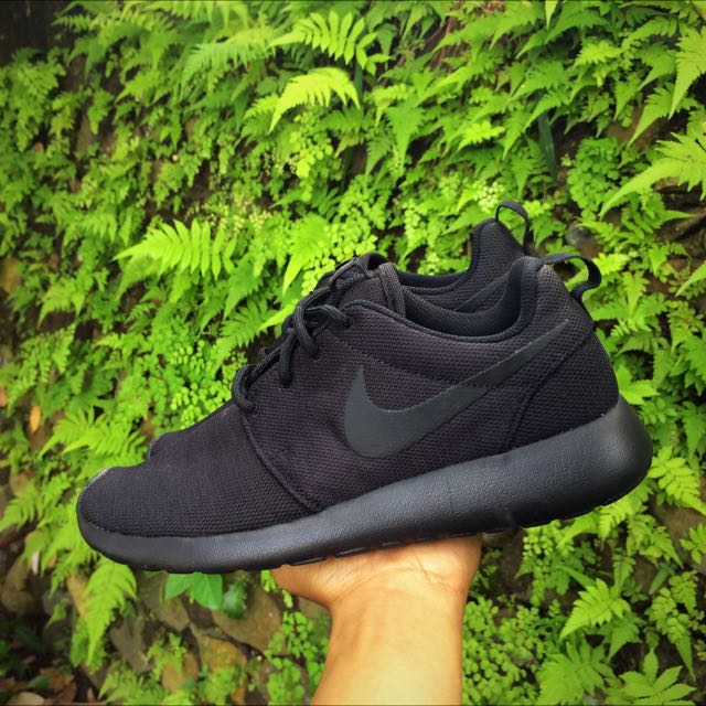 nike roshe run black original