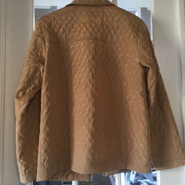 Jacket (Category: Clothes) located in Toronto. Submitted by dlereve (Listing ID 76408237, Image 2). Description: .