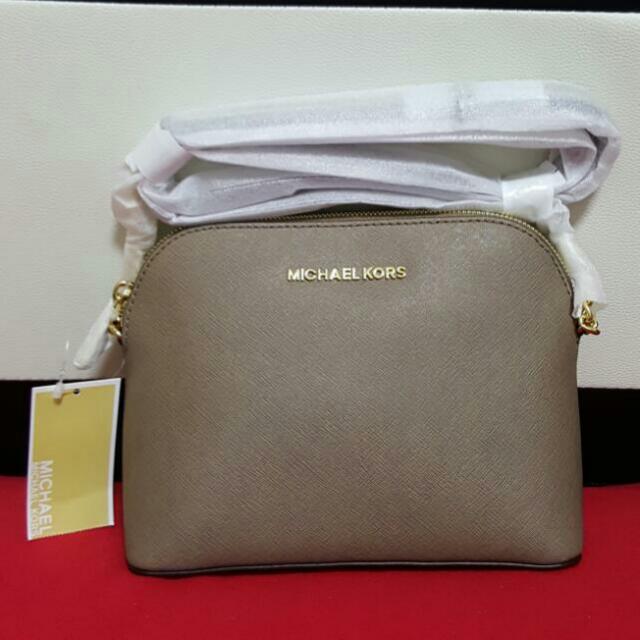 BNWT MICHAEL KORS CINDY LARGE SAFFIANO LEATHER CROSSBODY