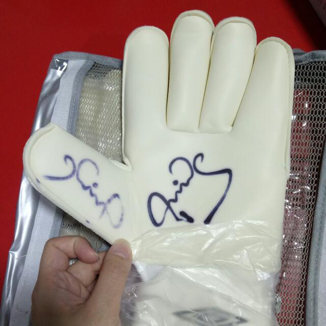 umbro football gloves