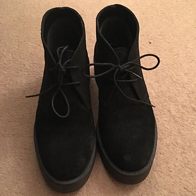 rubber shoes 218