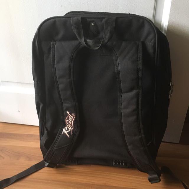 Ripcurl Backpack (Category: Backpacks) located in Singapore. Submitted by hanhenhon (Listing ID 76927332, Image 2). Description: .