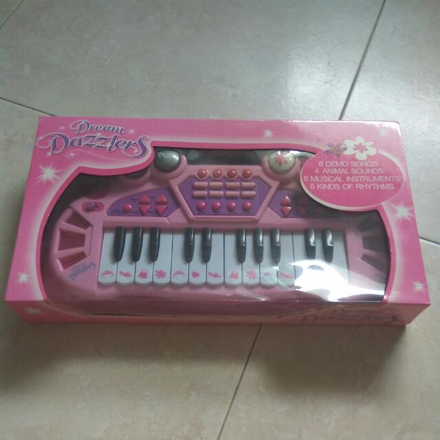 toy pink piano