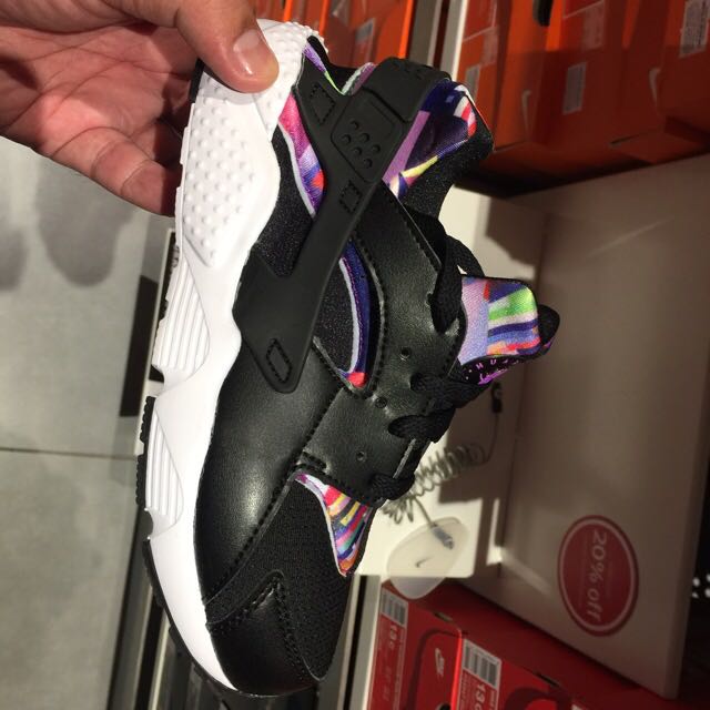 NIKE HUARACHE RUN PRINT PS Babies Kids Babies Kids Fashion on Carousell