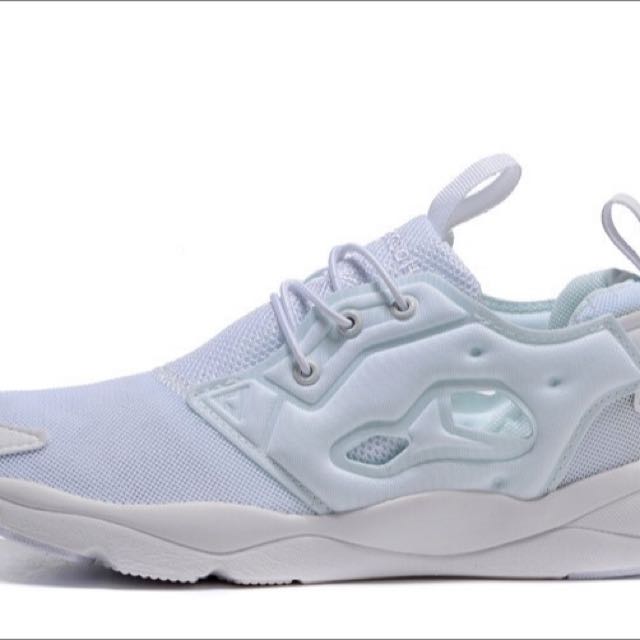 reebok pump sports shoes
