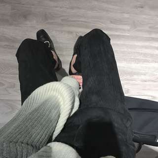 :::麂皮材質不規則開衩設計九分褲:::