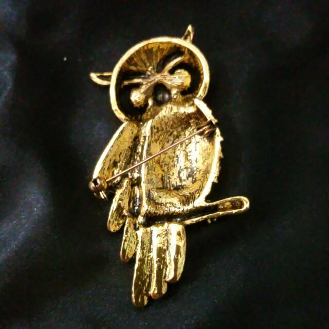 Gold discount owl brooch