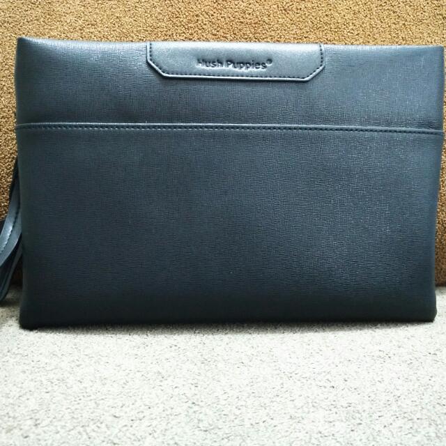 Clutch Bag Handbag Pria Hush Puppies New Original Di Counter Harga Asli 1 1jt Disini Ane Jual Harga Oke Aja 650rb Fesyen Pria Tas Dompet Di Carousell