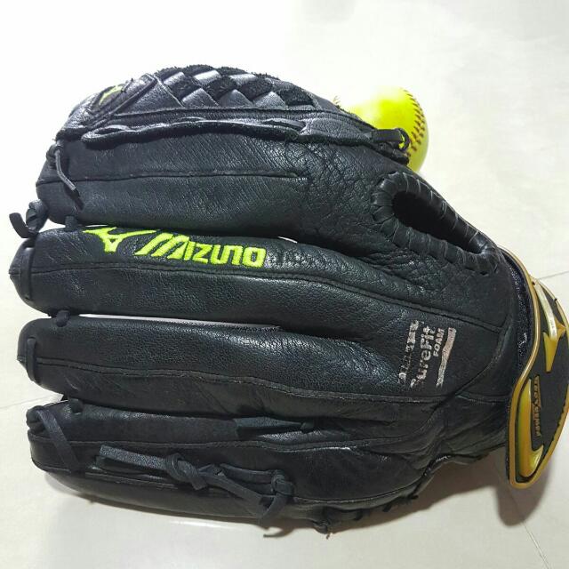 Mizuno softball Glove, Sports Equipment, Sports & Games, Racket & Ball
