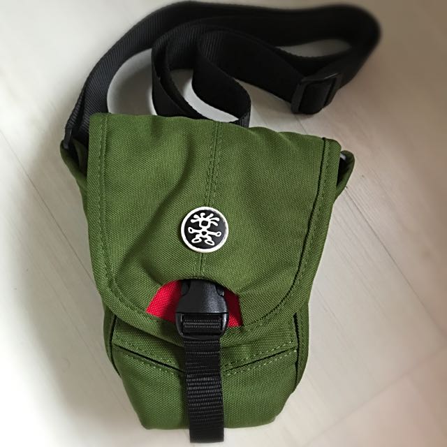 Crumpler small sling online bag