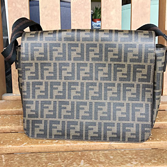 Fendi men outlet sling bag