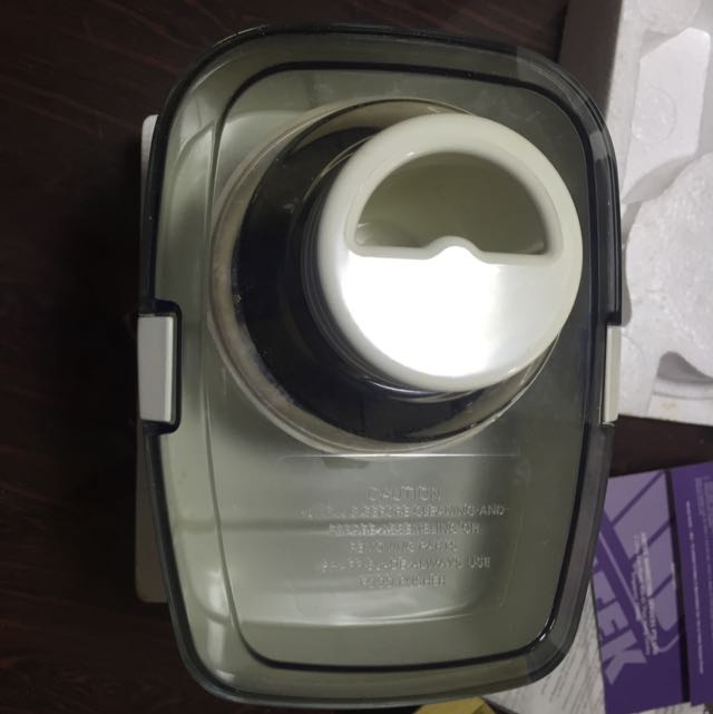 Juice Extractor (Category: Juicers, Blenders & Grinders) located in Singapore. Submitted by yeepeeya (Listing ID 77611338, Image 2). Description: .
