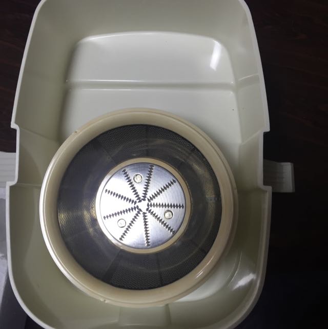 Juice Extractor (Category: Juicers, Blenders & Grinders) located in Singapore. Submitted by yeepeeya (Listing ID 77611338, Image 4). Description: .