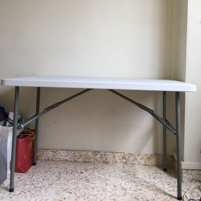 Courts foldable hot sale table
